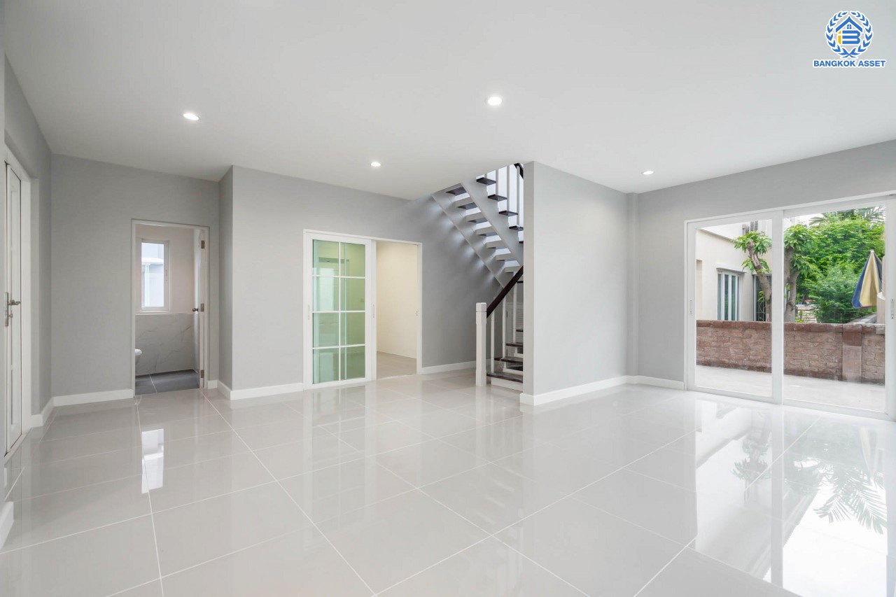 บ้านมือสองตกแต่งใหม่ ม.คาซ่าวิลล์ ราชพฤกษ์-รัตนาธิเบศร์2 แบรนด์ Q.House ต่อเติมครบพร้อมเข้าอยู่ เนื้อที่ 63 ตร.ว. ฟังก์ชันจัดเต็ม 3 ห้องนอน 4 ห้องน้ำ 1ห้องแม่บ้าน จอดรถได้ 2 คัน บนทำเลศักยภาพ ติดถนนราชพฤกษ์ และเพียง 10 นาทีถึงรถไฟฟ้า "สถานีบางรักน้อยท่าอิฐ"